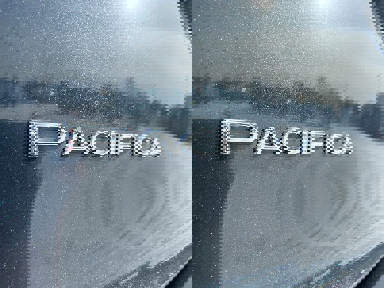 Used 2019 Chrysler Pacifica Touring-L image 13