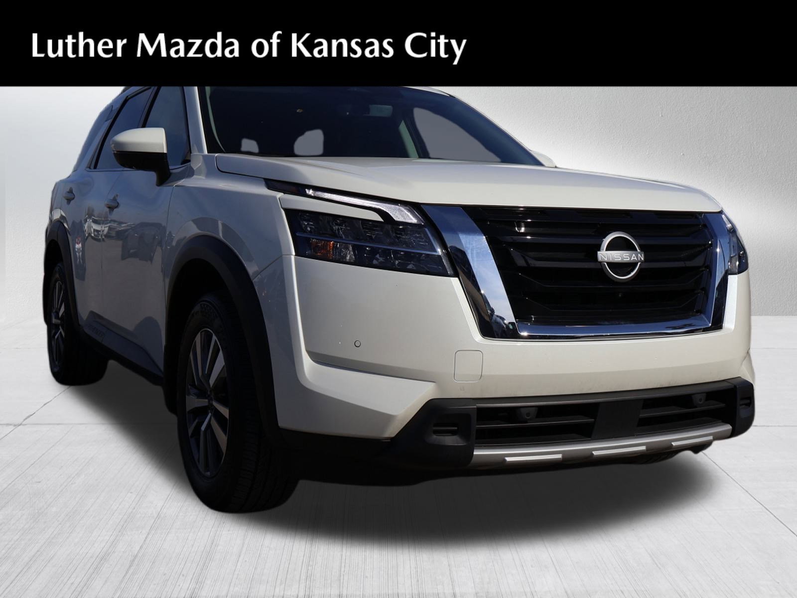 Used 2024 Nissan Pathfinder SL image 1