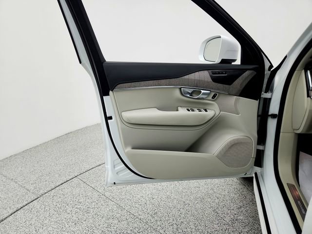 Certified 2024 Volvo XC90 T8 Ultimate w/ Protection Package Premier image 25