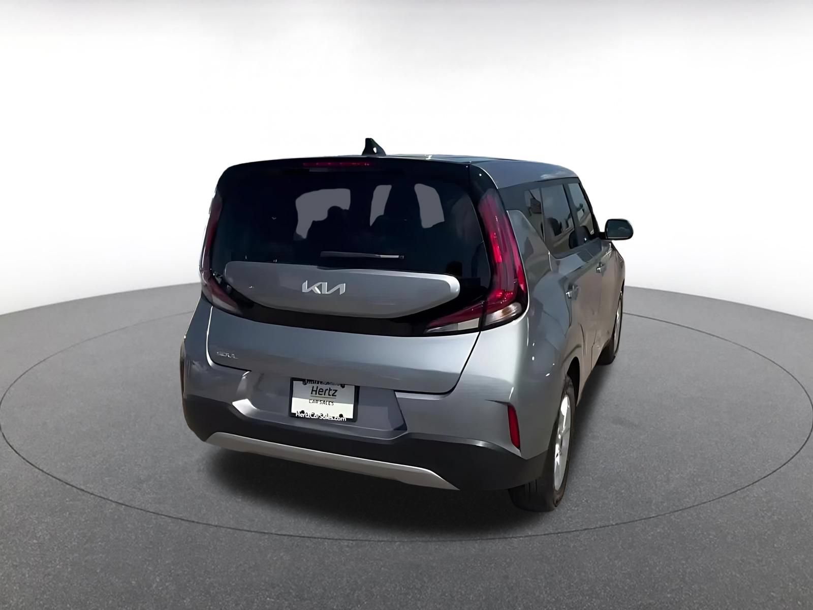 Used 2025 Kia Soul LX w/ LX Technology Package FWD image 11