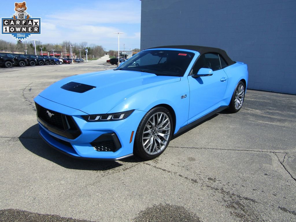 Used 2025 Ford Mustang GT Premium RWD image 2