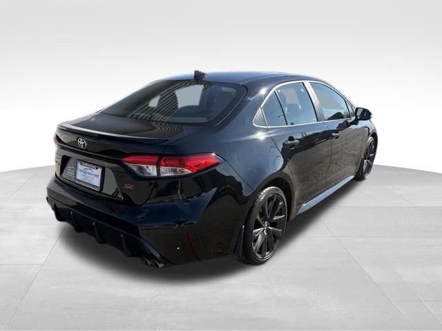 Used 2024 Toyota Corolla SE image 2