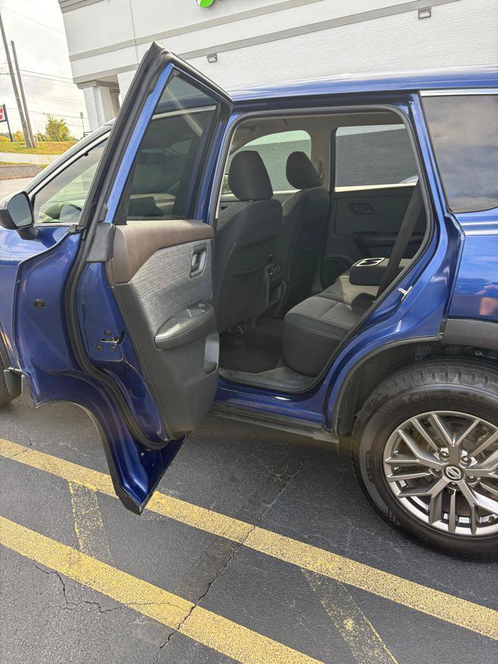 Used 2021 Nissan Rogue S FWD image 11
