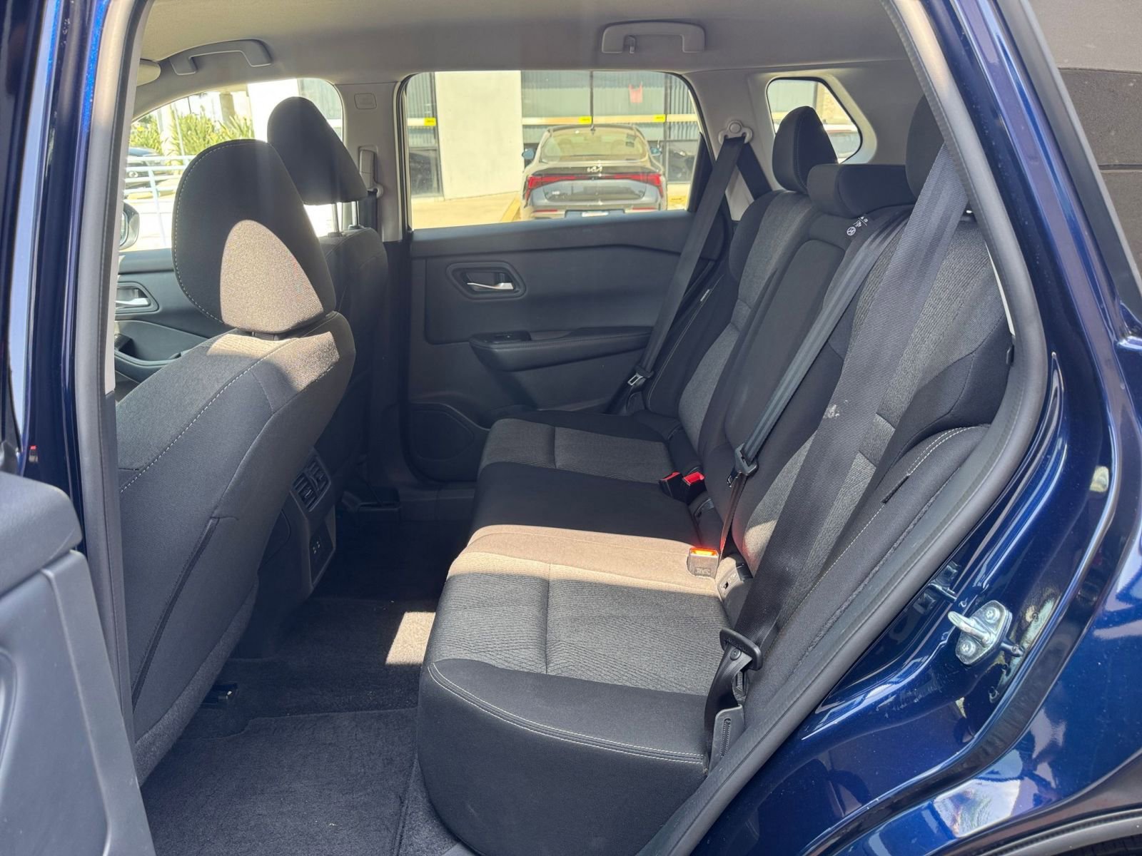 Used 2025 Nissan Rogue SV FWD image 28