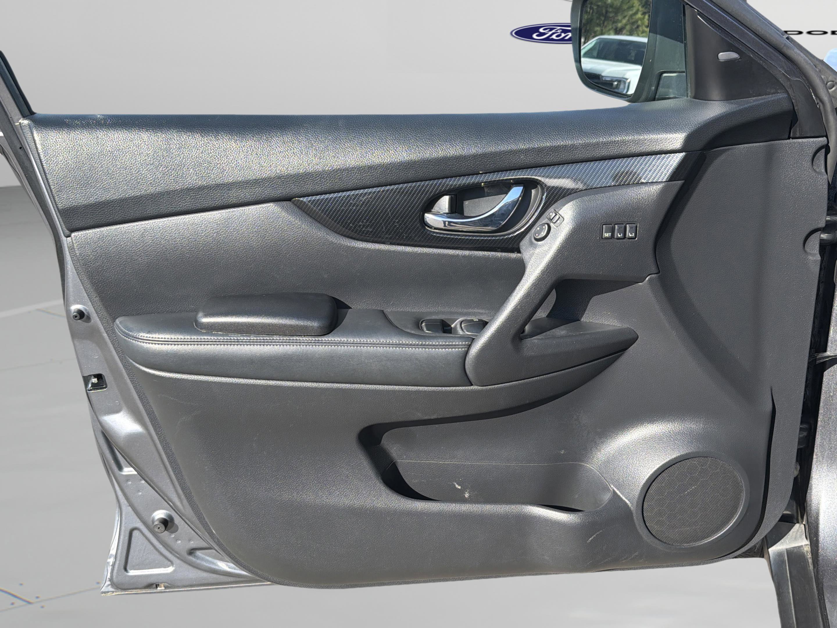 Used 2018 Nissan Rogue SL w/ Premium Package image 20