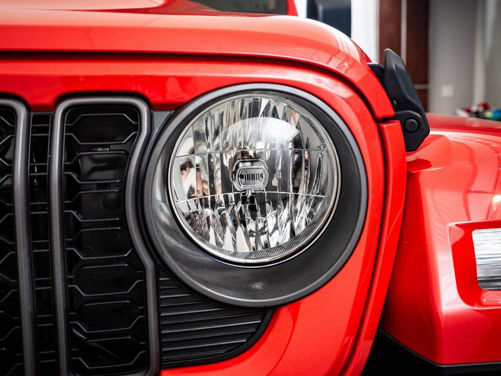 Used 2024 Jeep Wrangler Unlimited image 14