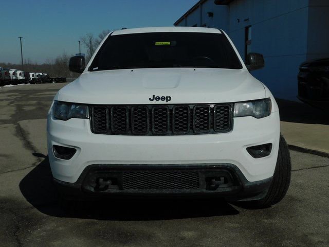 Used 2019 Jeep Grand Cherokee Laredo image 3