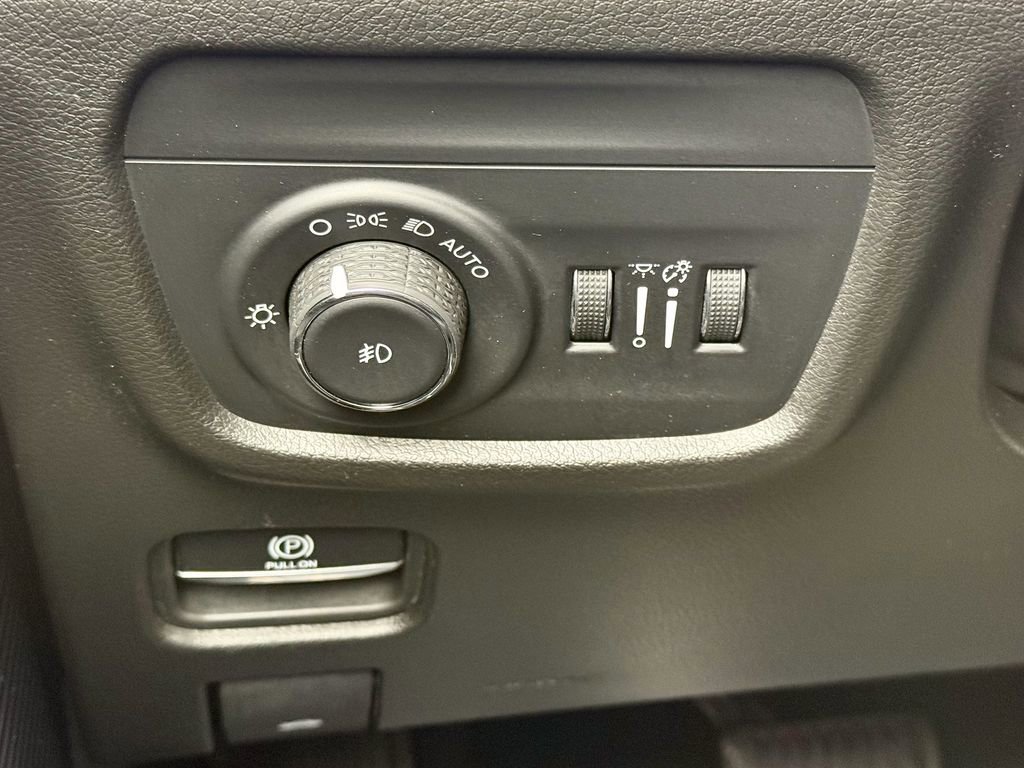 Used 2023 Jeep Grand Cherokee Overland w/ Luxury Tech Group IV image 27