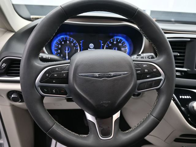 Used 2022 Chrysler Voyager LX image 38