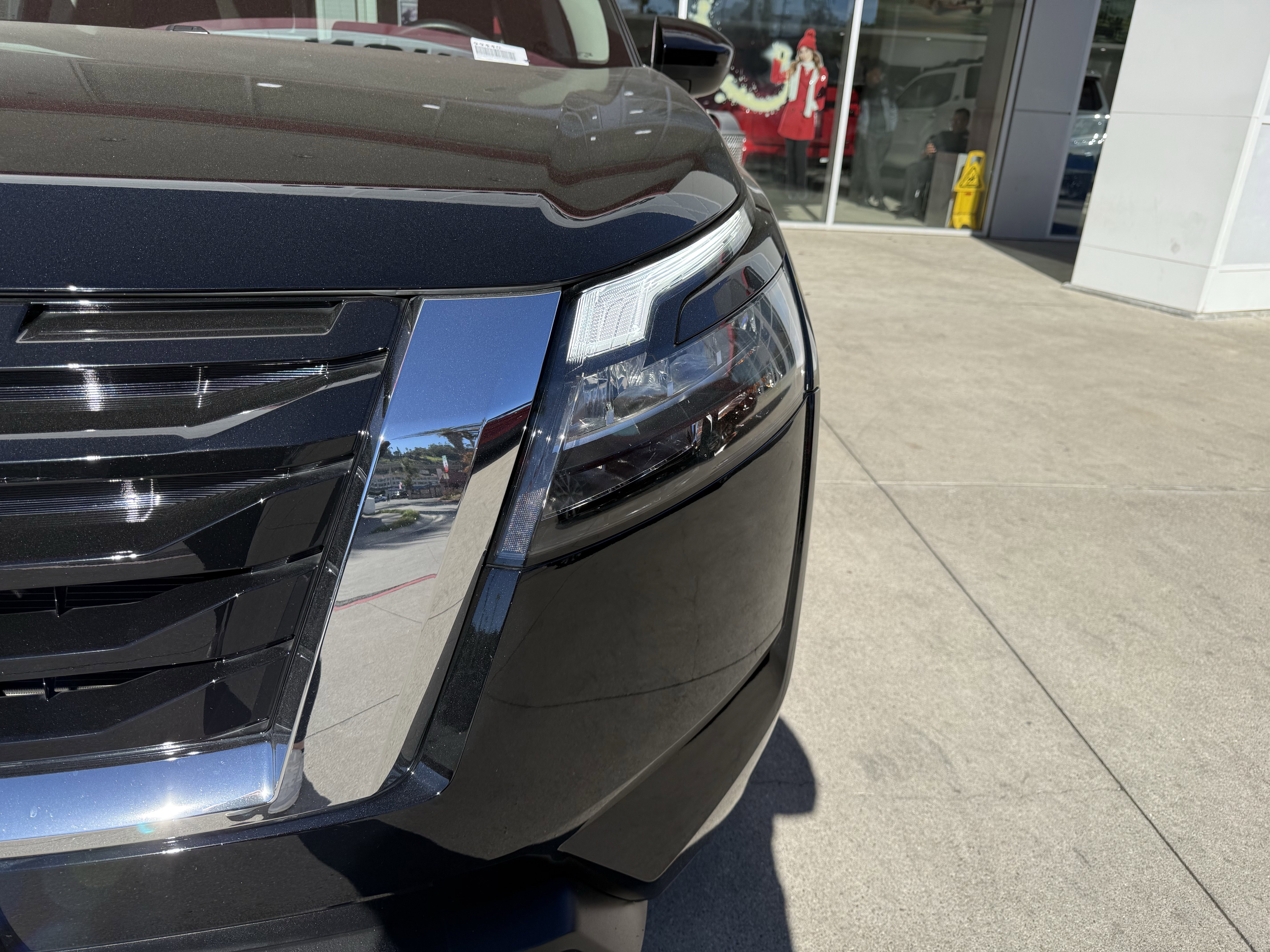 Used 2024 Nissan Pathfinder S image 30