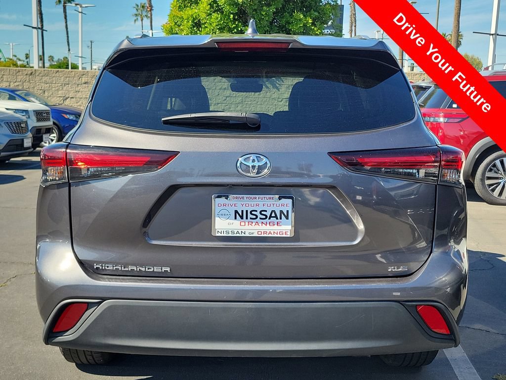 Used 2024 Toyota Highlander XLE FWD image 25