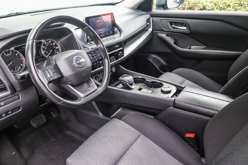 Used 2025 Nissan Rogue SV AWD/4WD image 17
