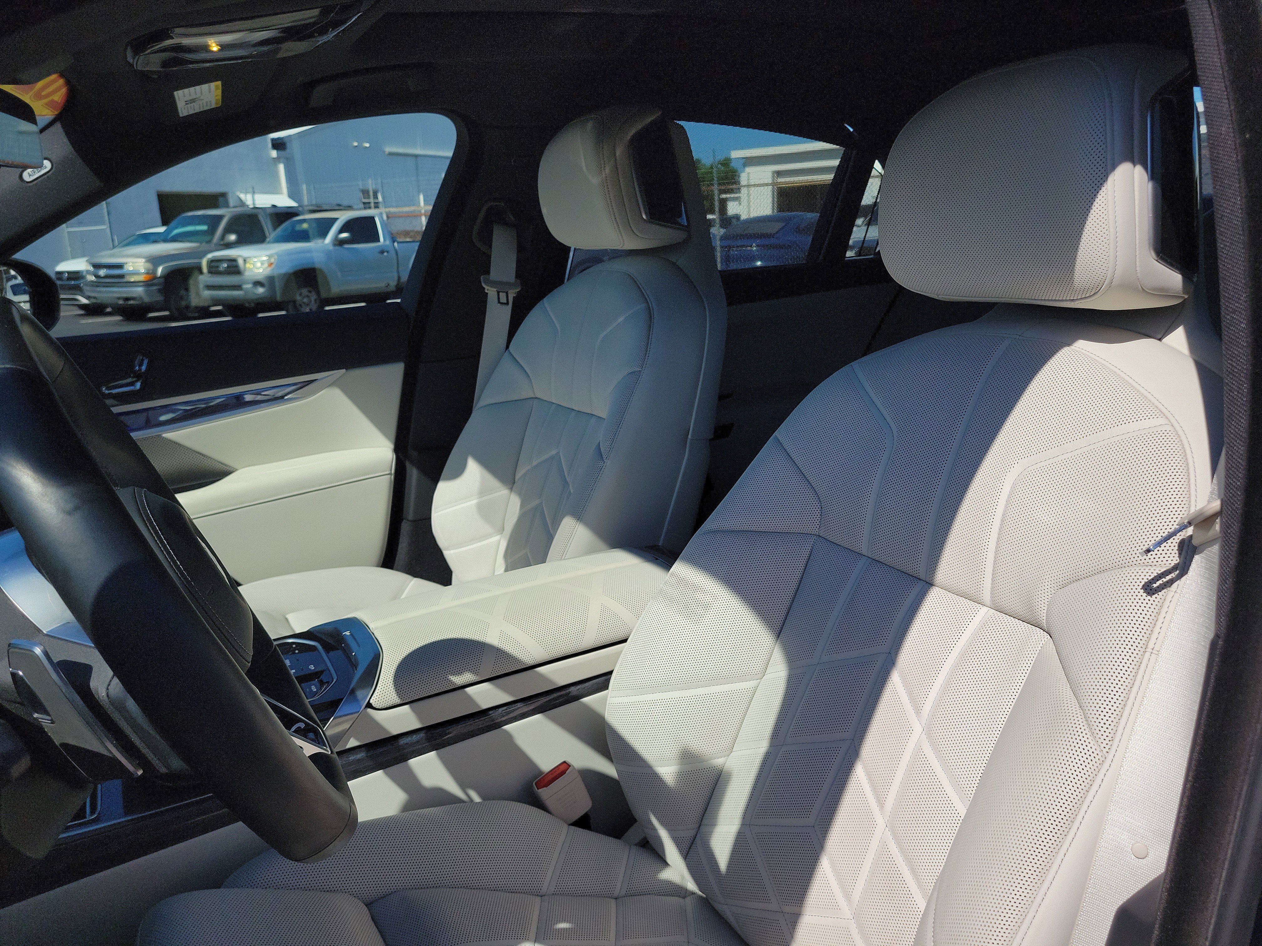 Used 2026 BMW 740i w/ Luxury Rear Seating Package RWD image 20