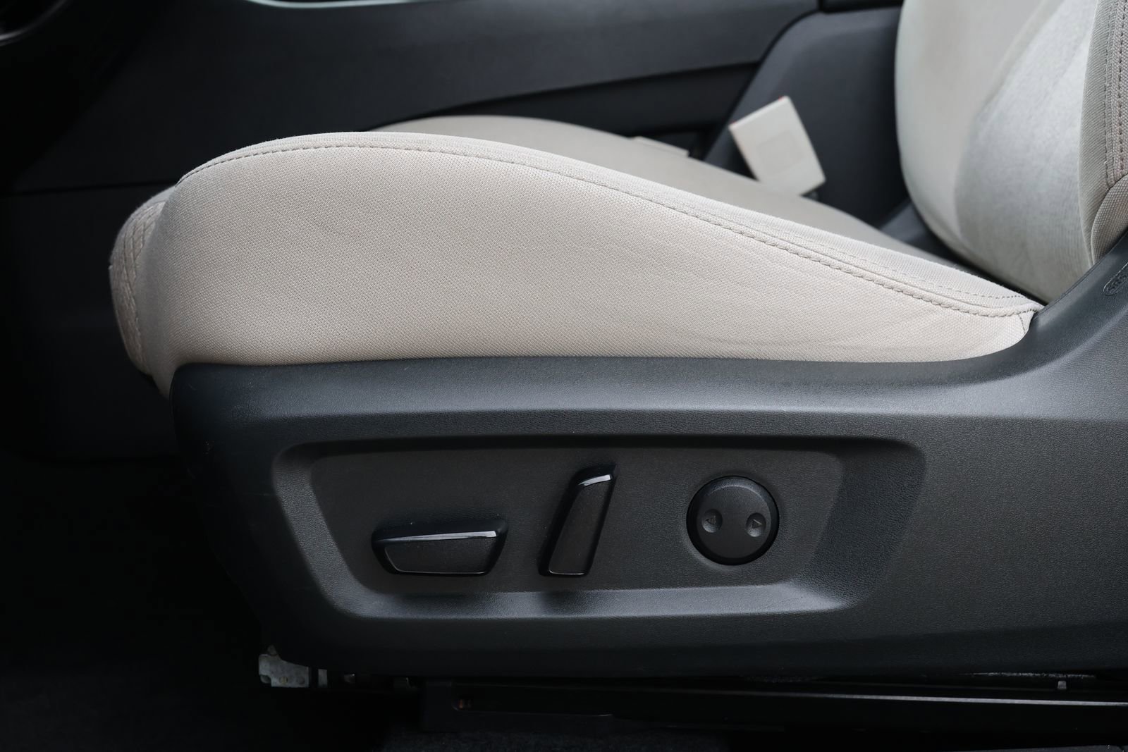 Used 2024 Nissan Rogue SV image 29