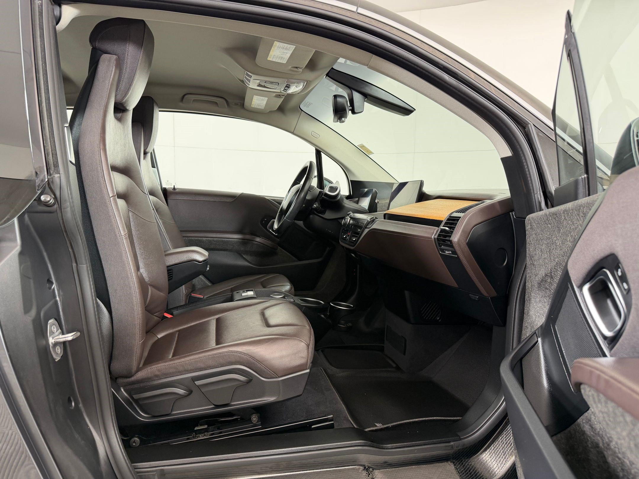 Used 2020 BMW i3 RWD image 25