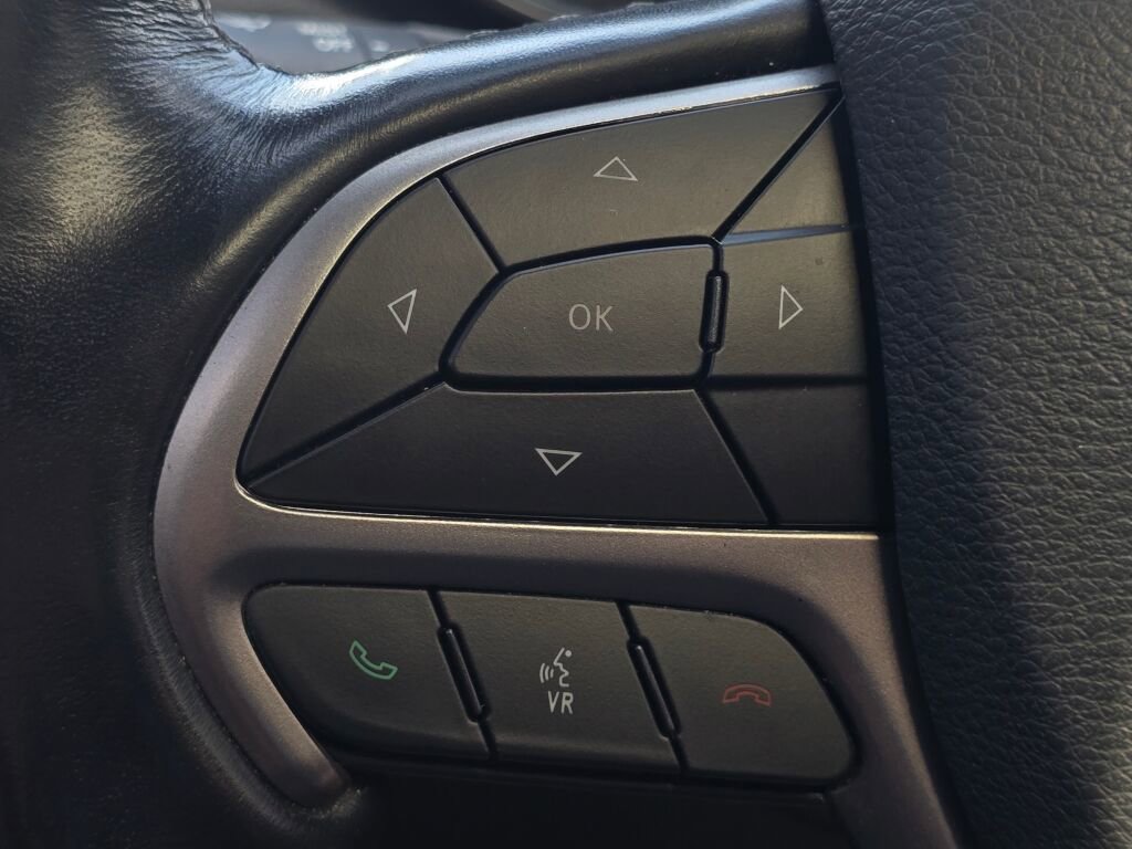 Used 2020 Jeep Grand Cherokee Overland image 38