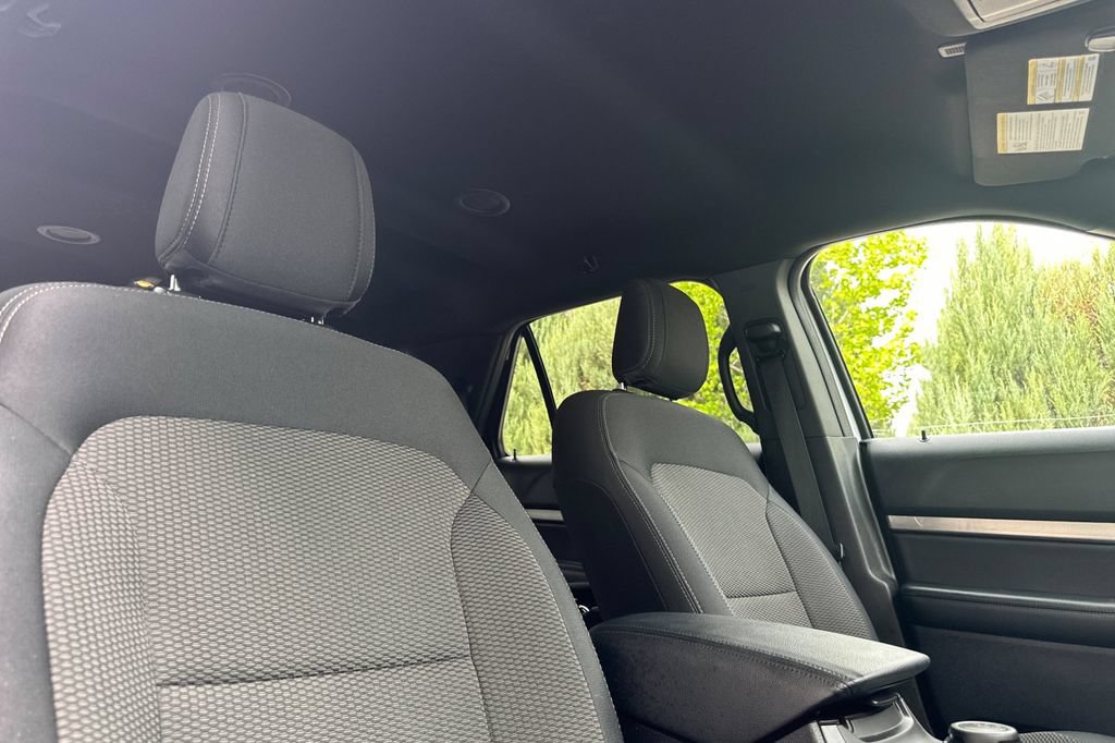 Used 2018 Ford Explorer XLT AWD/4WD image 19