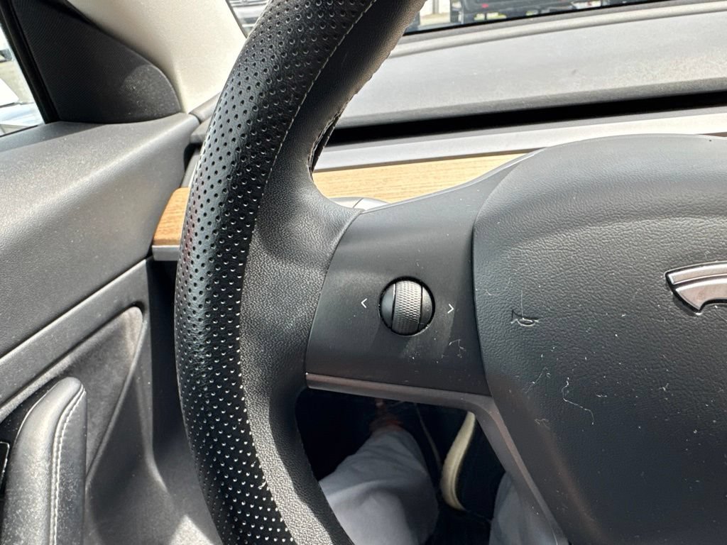 Used 2020 Tesla Model 3 Standard Range Plus RWD image 13