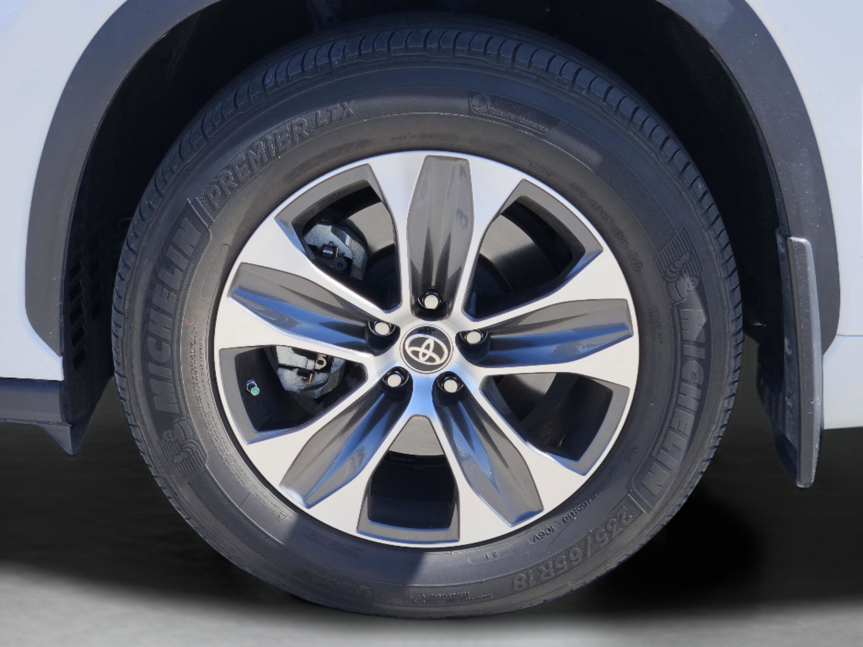 Used 2023 Toyota Highlander XLE image 15