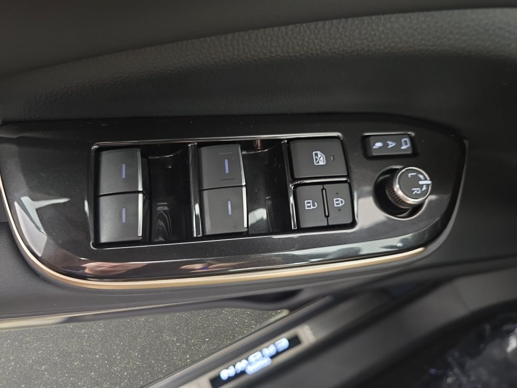 Used 2026 Toyota Crown Signia AWD/4WD image 31