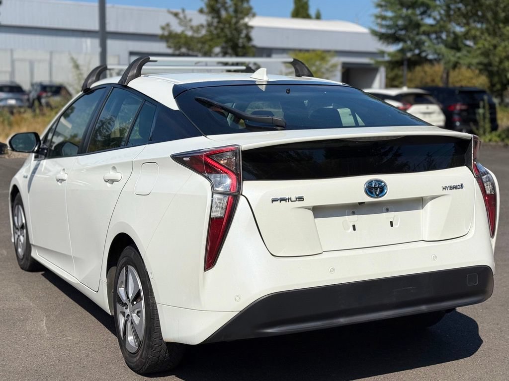 Used 2017 Toyota Prius Two w/ Prius Two Safety Plus Package FWD image 3