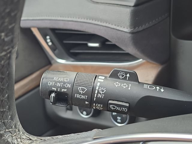 Used 2019 Cadillac Escalade Premium Luxury AWD/4WD image 18