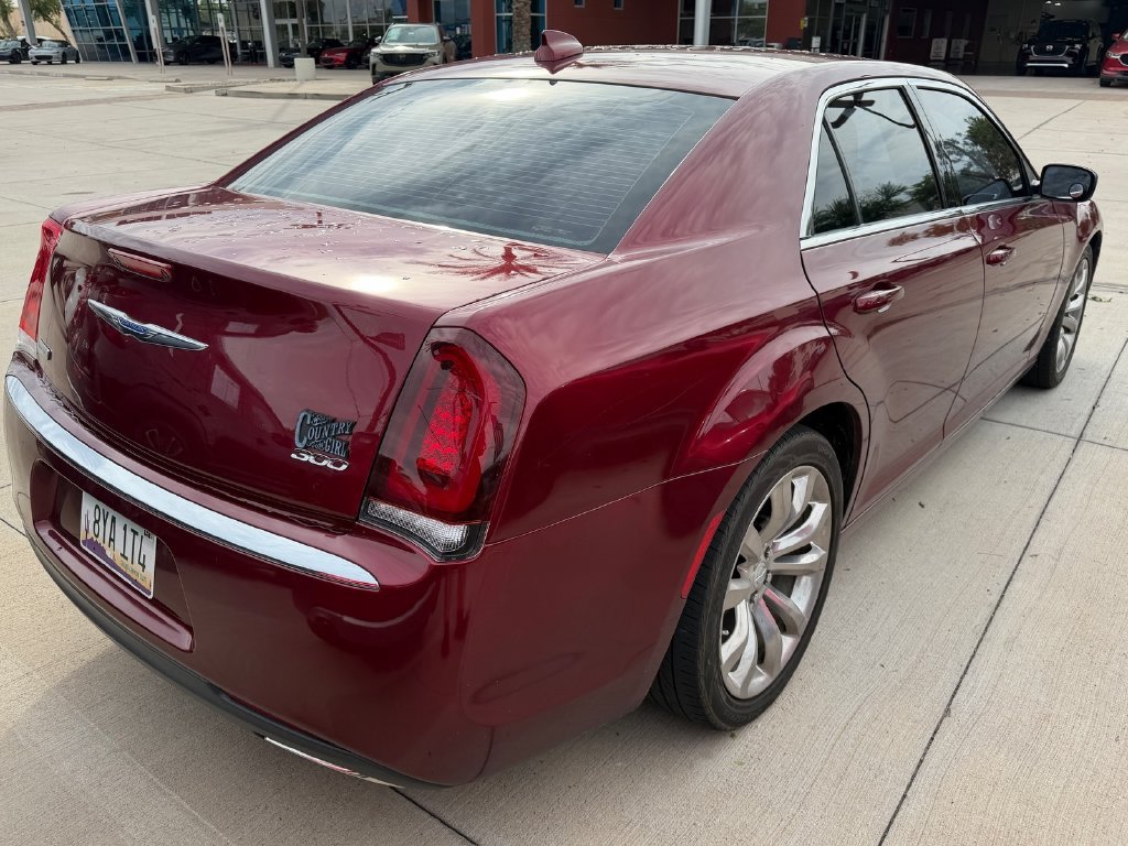 Used 2020 Chrysler 300 Touring L w/ Quick Order Package 2EF RWD image 4