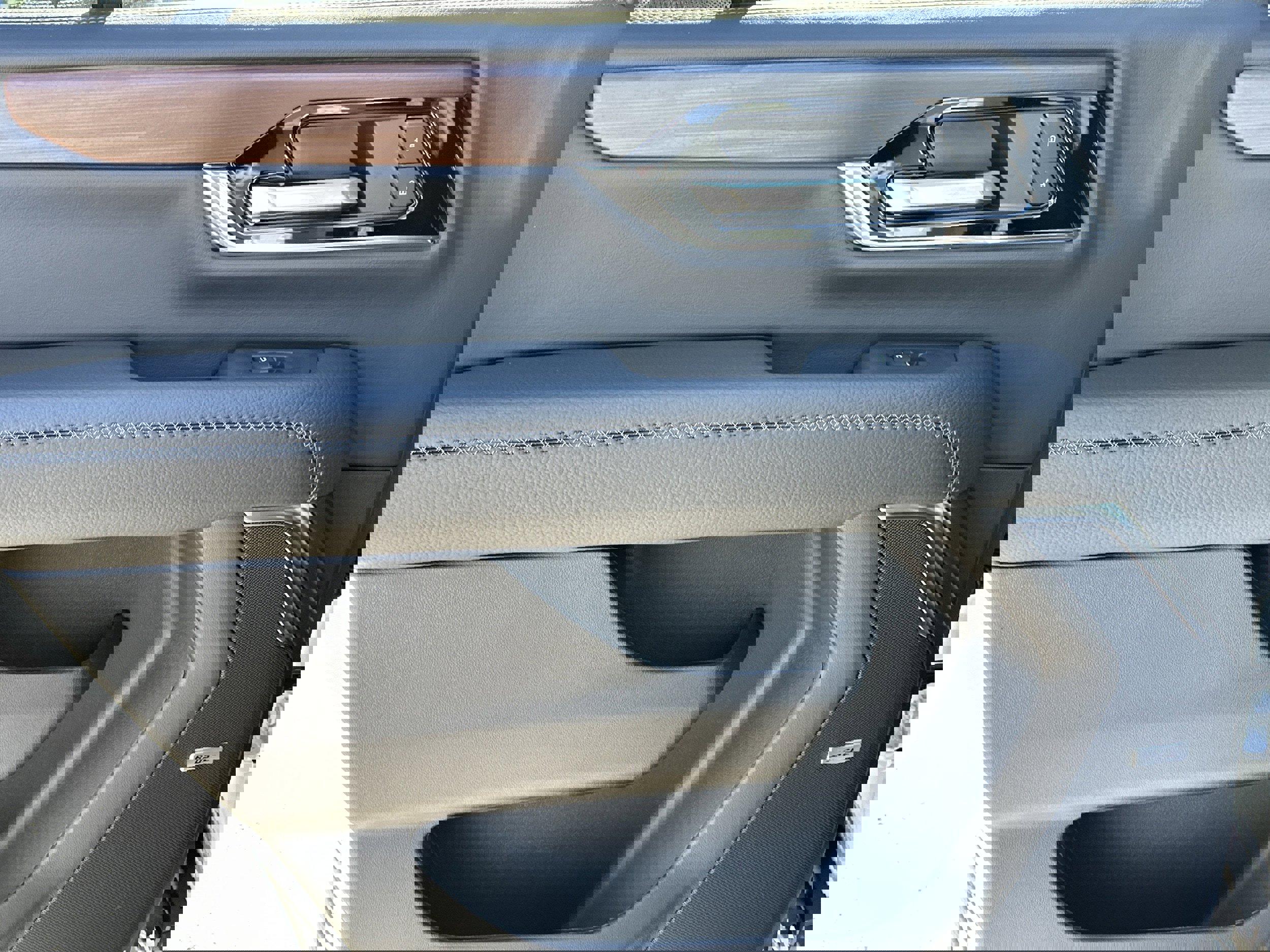 New 2026 GMC Yukon Denali w/ Sun & Power Step Package image 22