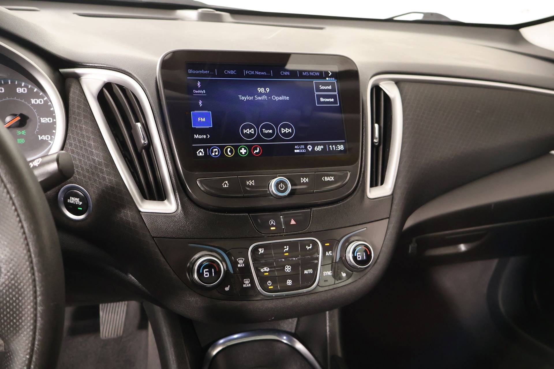 Used 2024 Chevrolet Malibu LT FWD image 5