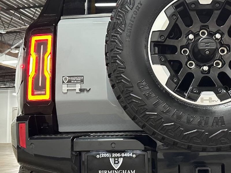Used 2024 GMC Hummer EV 2X w/ Extreme Off-Road Package AWD/4WD image 16