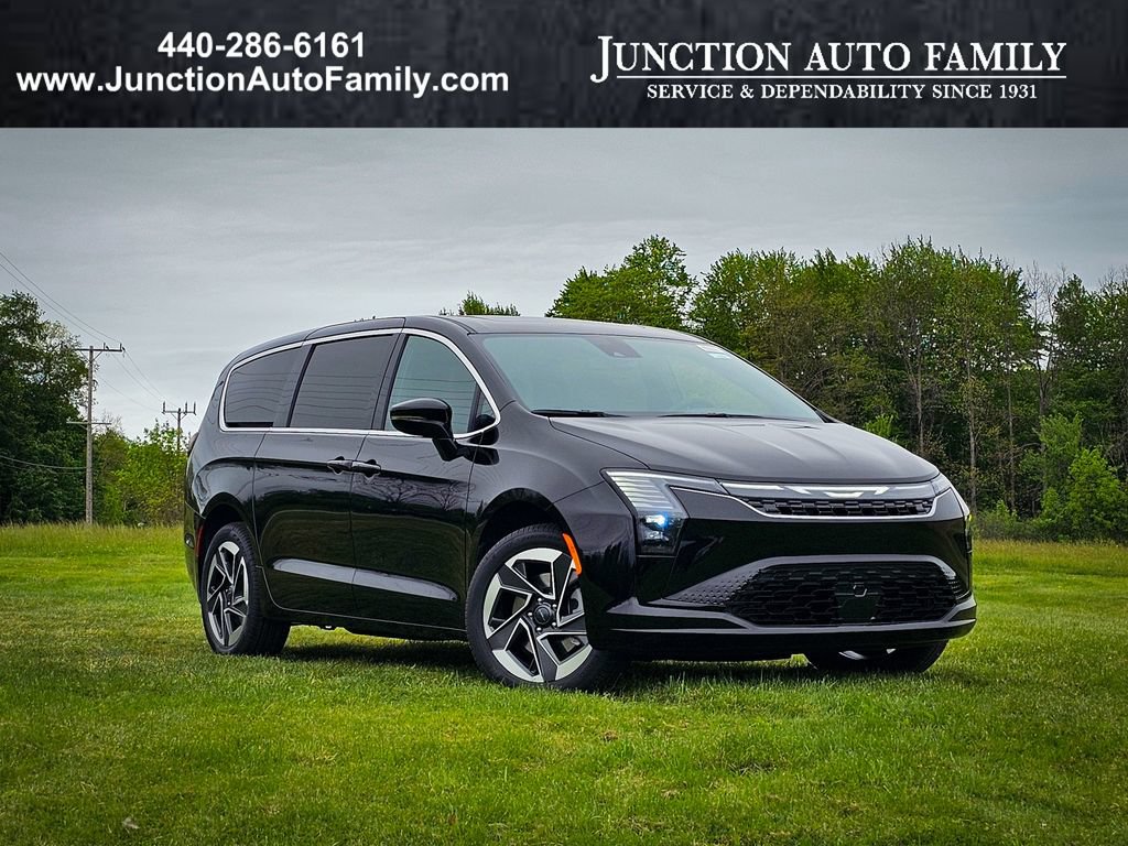 New 2027 Chrysler Pacifica Limited AWD/4WD image 1