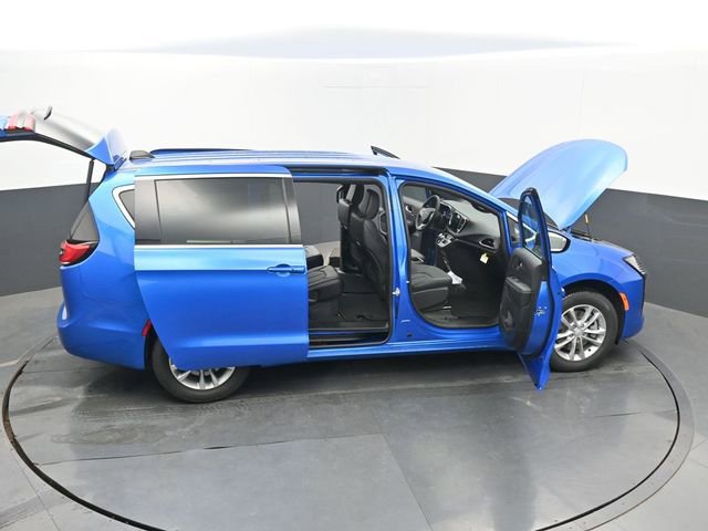 New 2027 Chrysler Pacifica Select AWD/4WD image 70