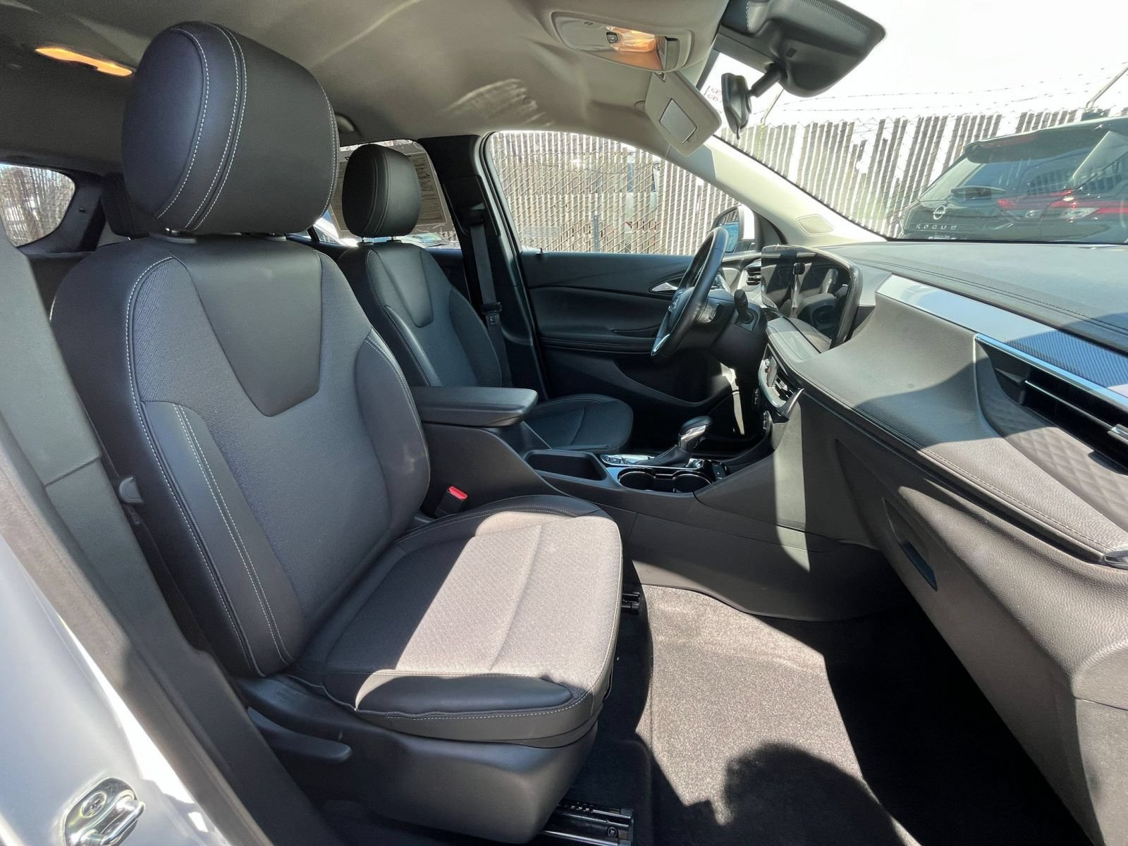 Used 2025 Buick Encore GX Preferred FWD image 35