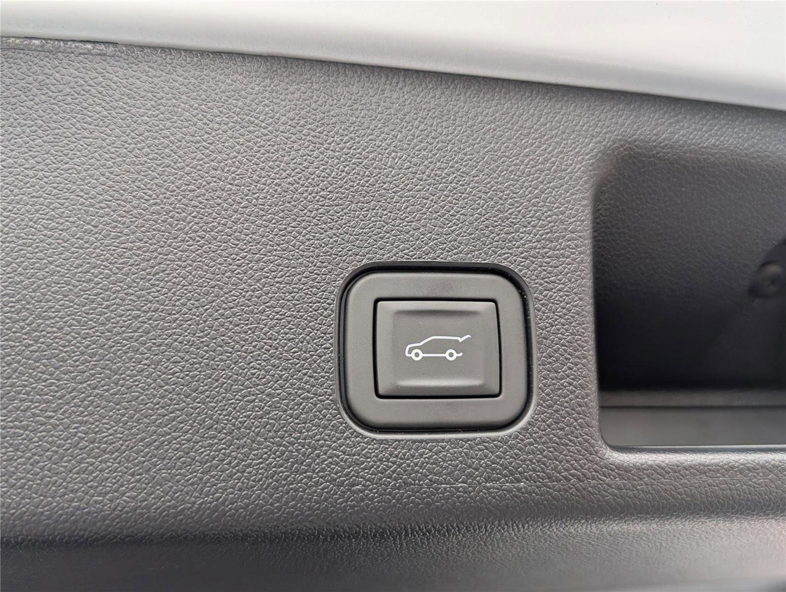 New 2026 Chevrolet Equinox EV LT w/ LPO, Tech Bronze Package image 9