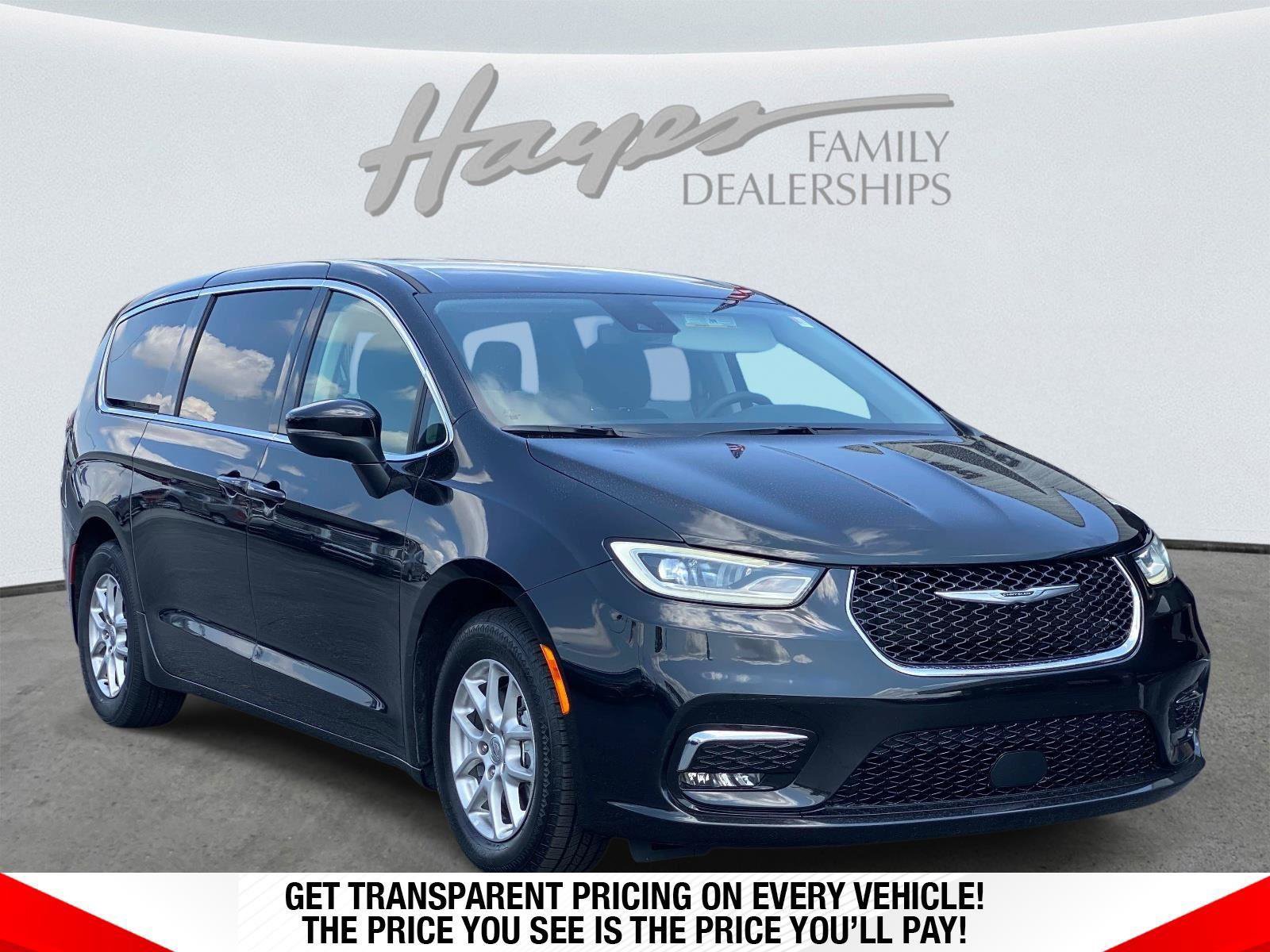 Used 2023 Chrysler Pacifica Touring-L FWD image 1