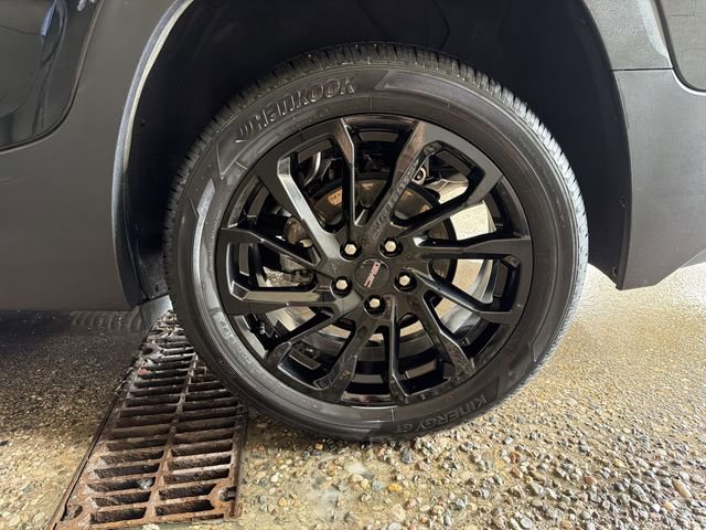 Used 2024 GMC Terrain SLE w/ Driver Convenience Package image 10