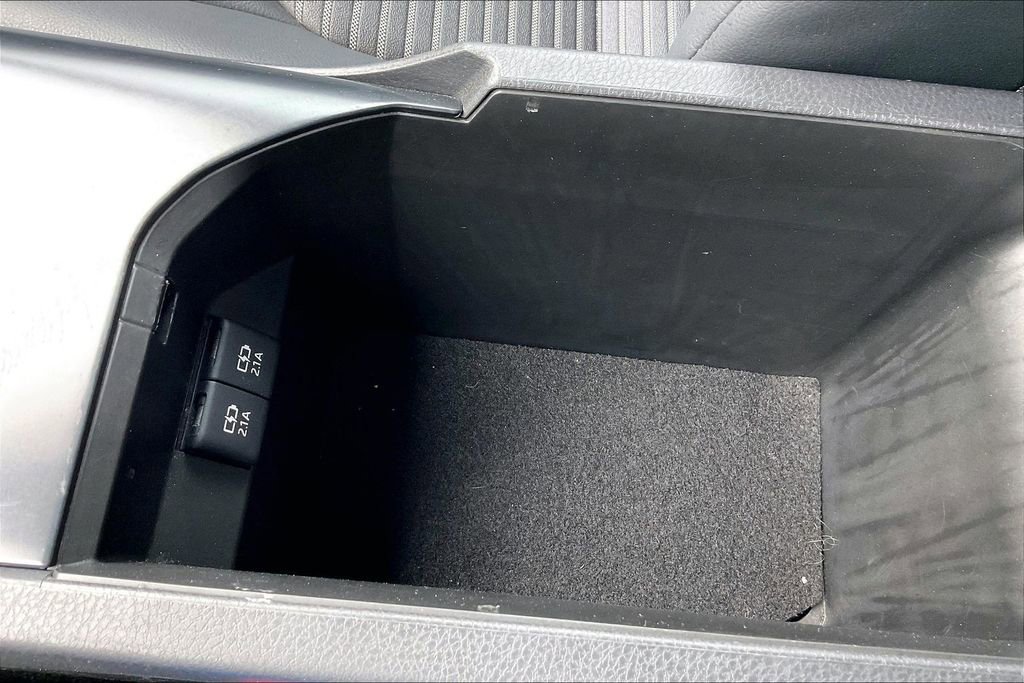 Used 2020 Toyota Camry SE FWD image 26