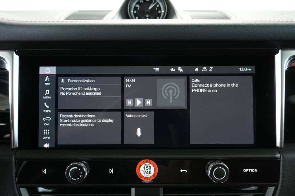Certified 2025 Porsche Macan AWD/4WD image 17