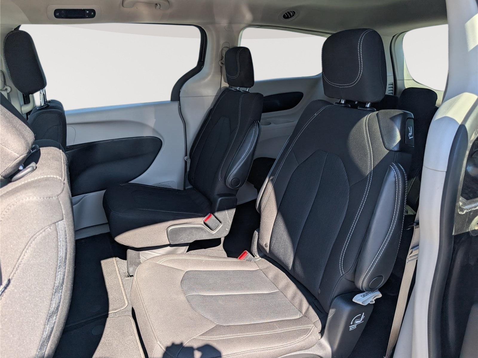 Used 2023 Chrysler Voyager LX FWD image 14