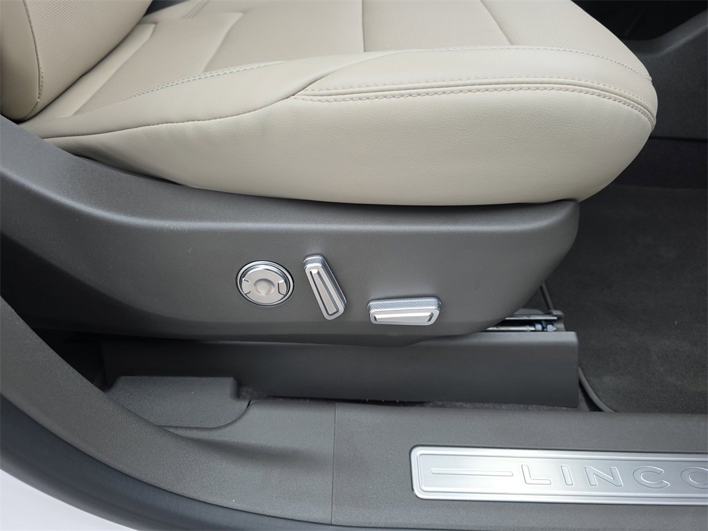 Used 2025 Lincoln Nautilus Premier w/ Equipment Group 102A image 40