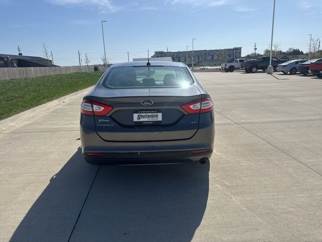 Used 2016 Ford Fusion SE FWD image 4