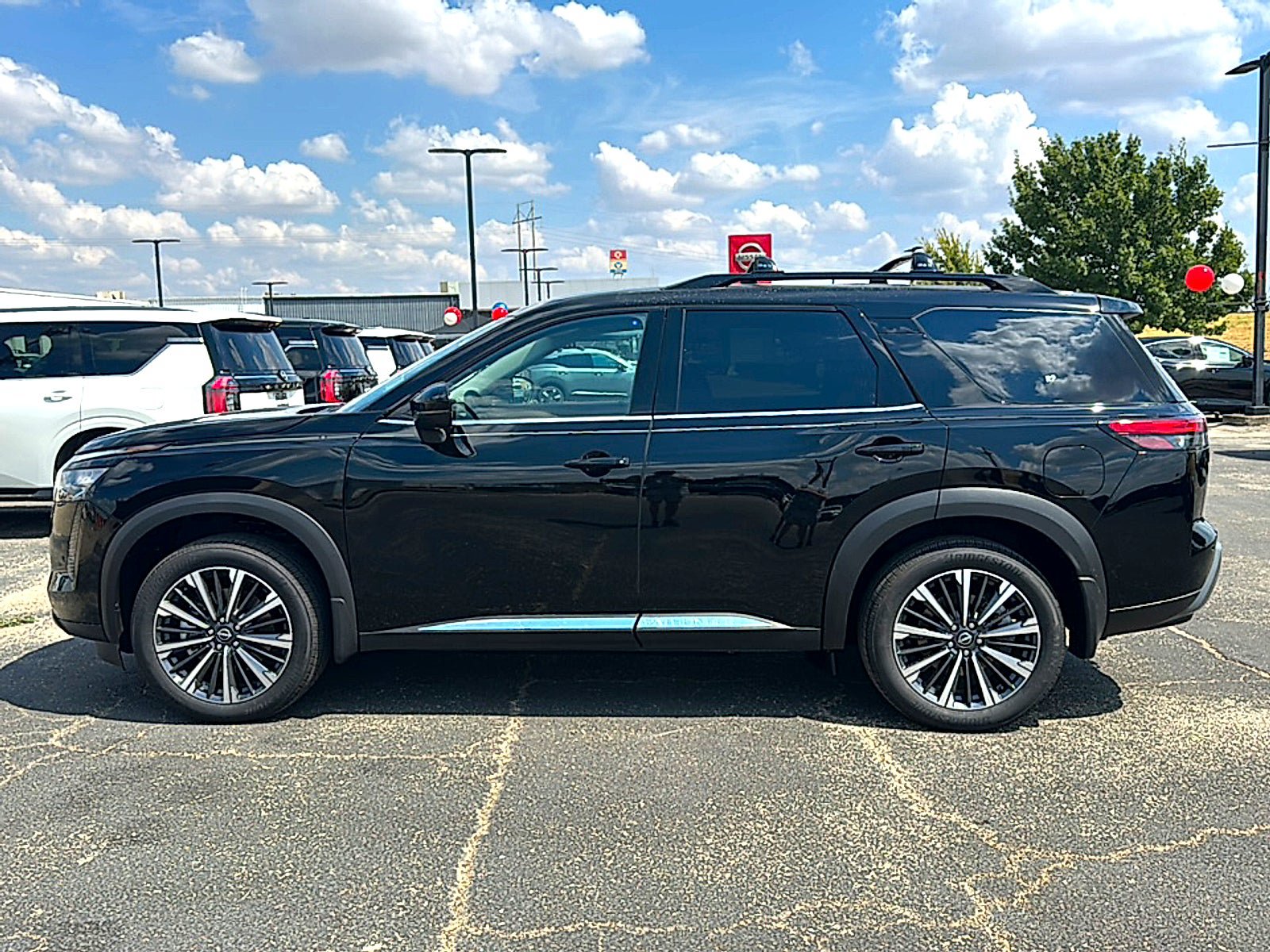 New 2026 Nissan Pathfinder Platinum FWD image 5