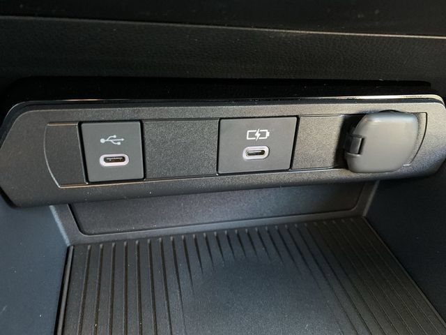 New 2025 Toyota Prius Plug-In Hybrid FWD image 27