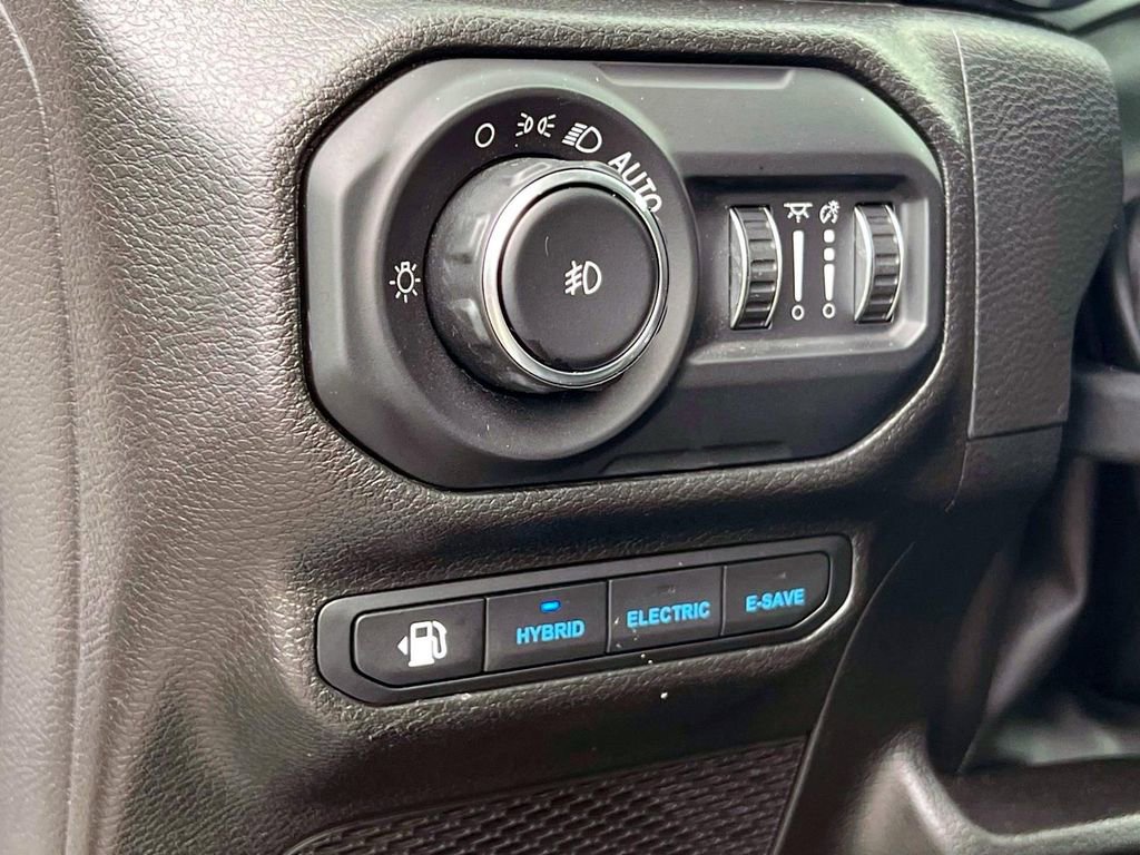 Certified 2022 Jeep Wrangler Unlimited Sahara w/ Cold Weather Group image 17