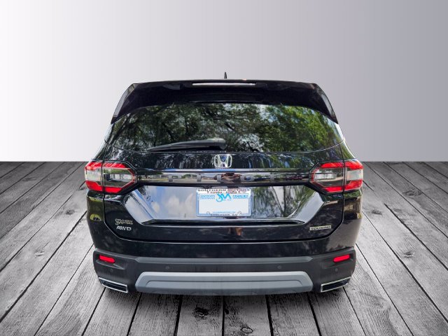 Used 2025 Honda Pilot Touring image 4