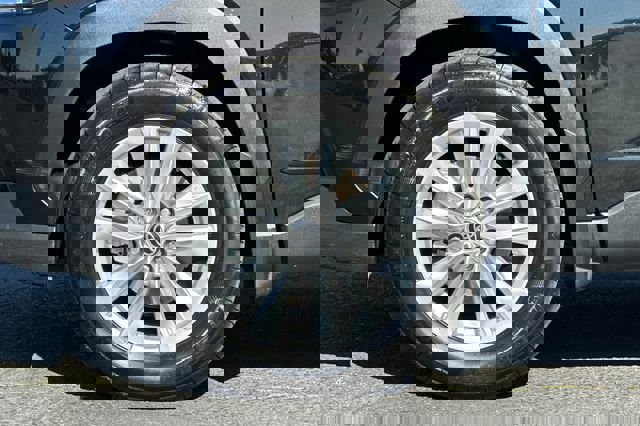 Certified 2023 Toyota Corolla Cross LE w/ Moonroof Package image 32