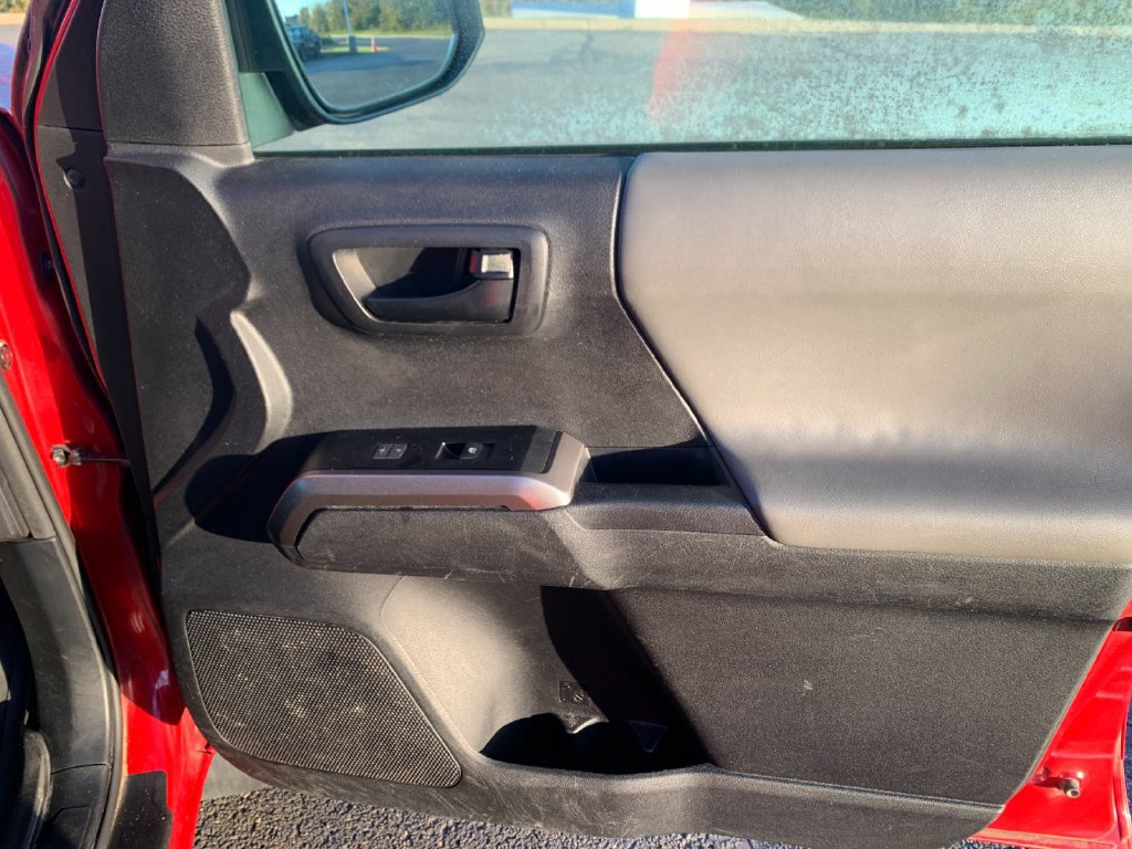 Used 2022 Toyota Tacoma SR5 w/ Technology Package AWD/4WD image 20