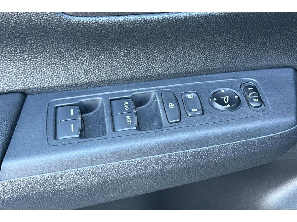Used 2025 Honda CR-V EX image 12