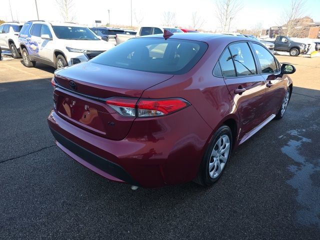 Used 2022 Toyota Corolla LE image 4