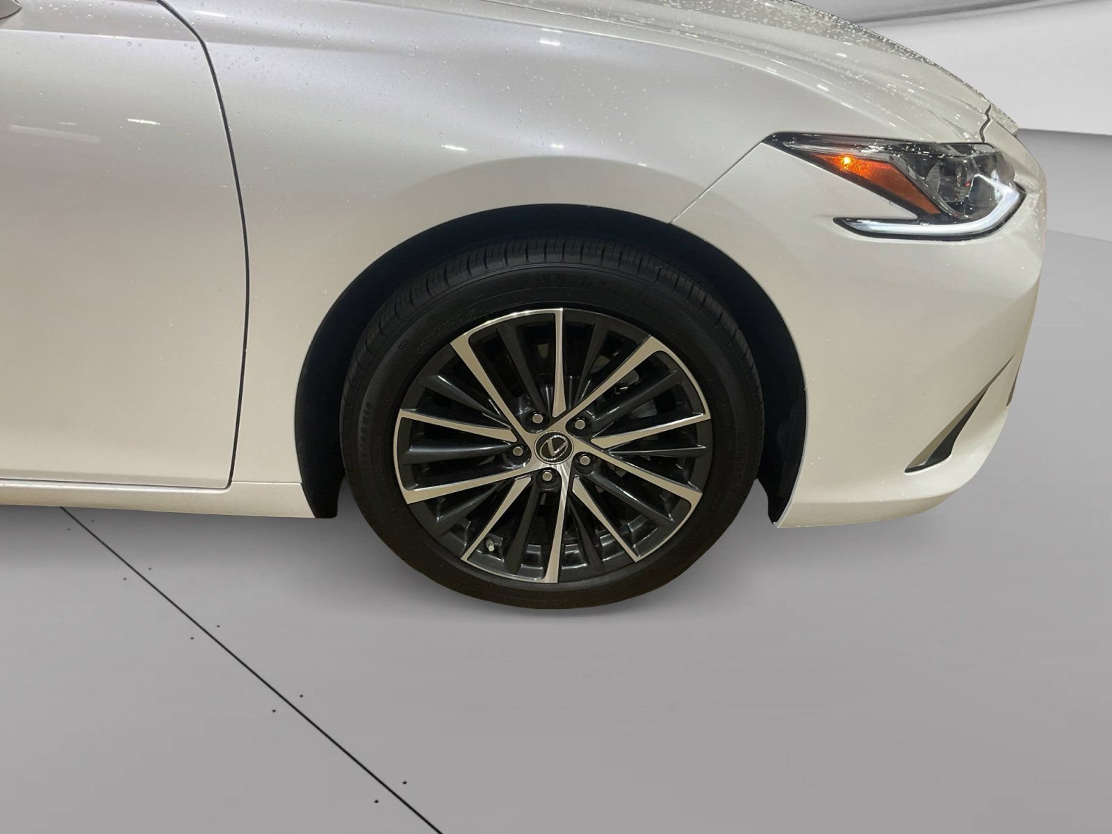 Used 2025 Lexus ES 350 w/ Premium Package FWD image 4